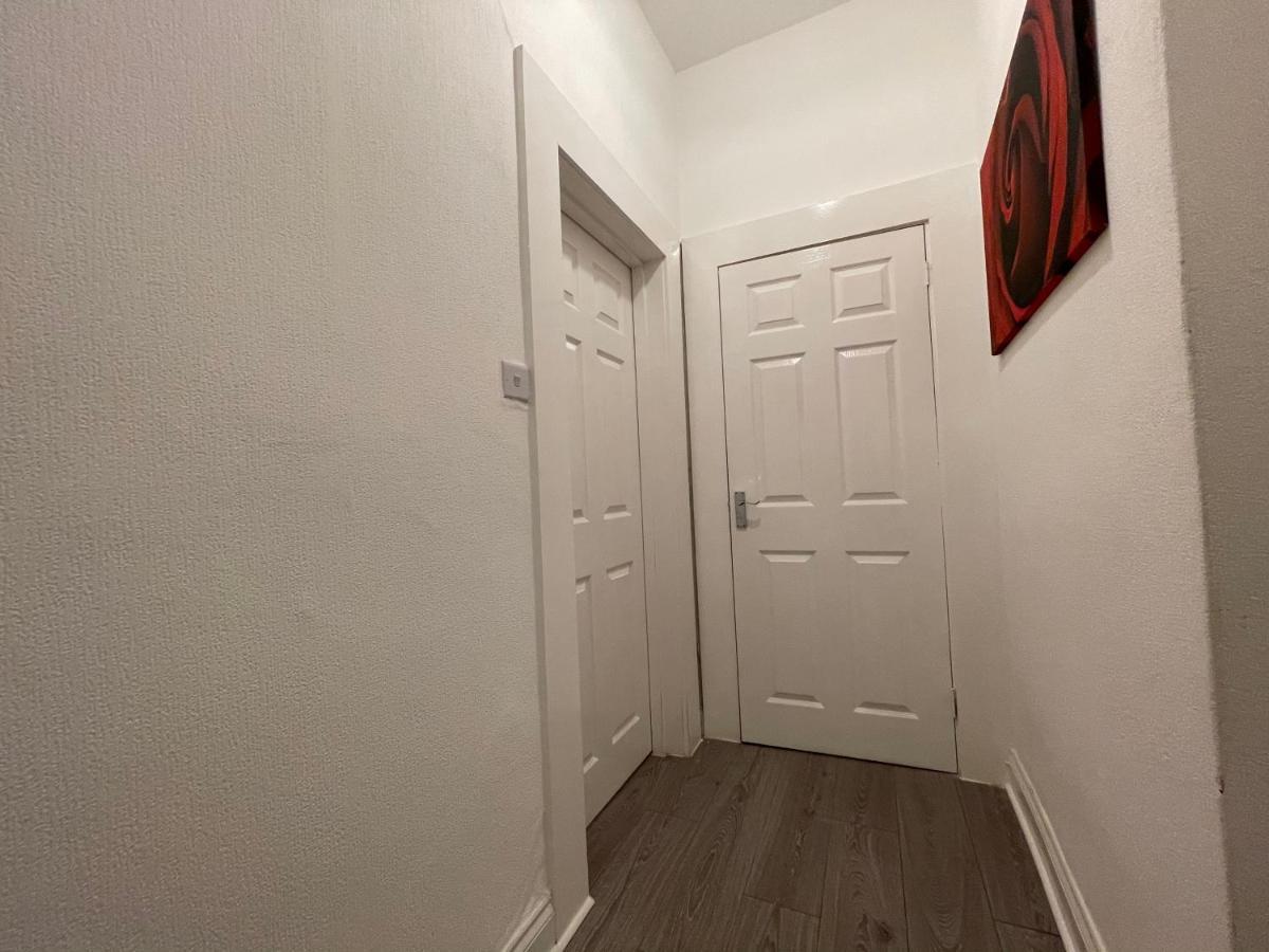 Hla Holytown Daire Mossend Dış mekan fotoğraf