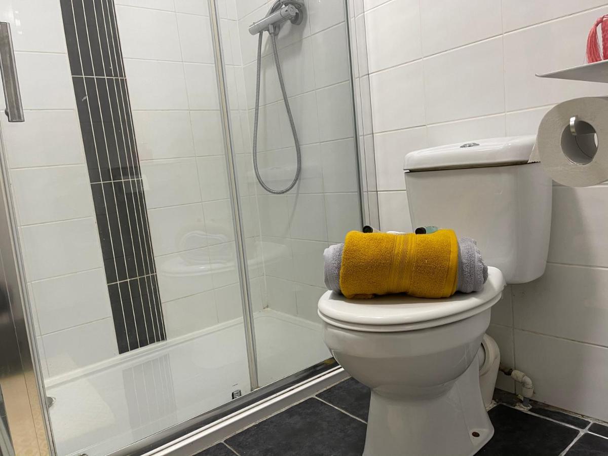 Hla Holytown Daire Mossend Dış mekan fotoğraf